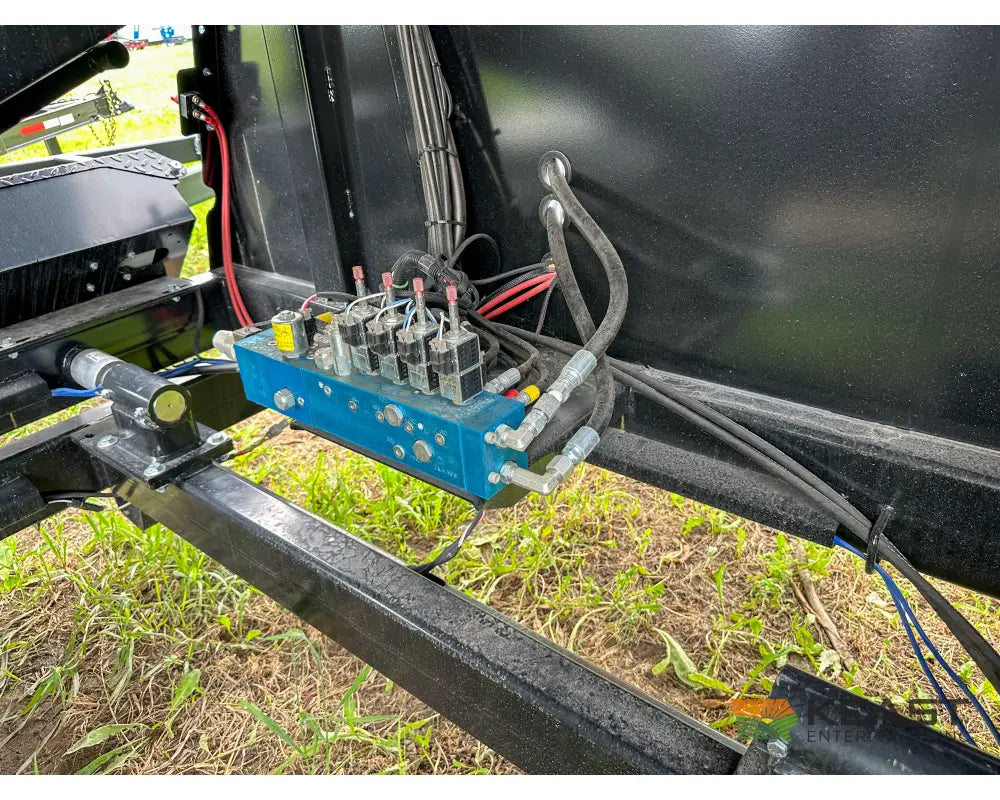 J&M LC390 Bulk Seed Tender - 390 Cu Ft Capacity Intercomp Scales Talc Kit Seed Tenders