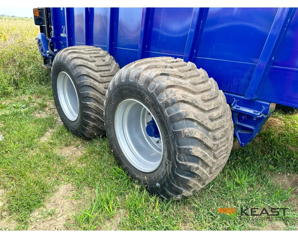 JBS 2648 Manure Spreader – 769 Cu Ft Heaped Capacity Vertical Beaters Manure Spreaders