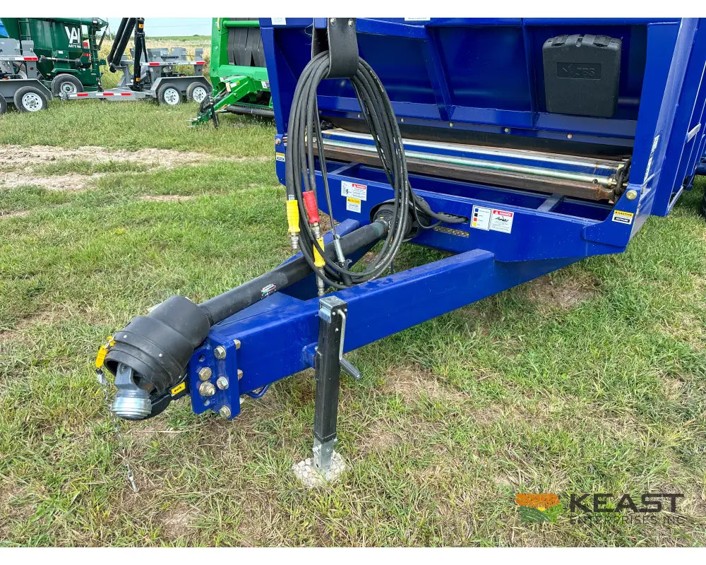 JBS 2648 Manure Spreader – 769 Cu Ft Heaped Capacity Vertical Beaters Manure Spreaders