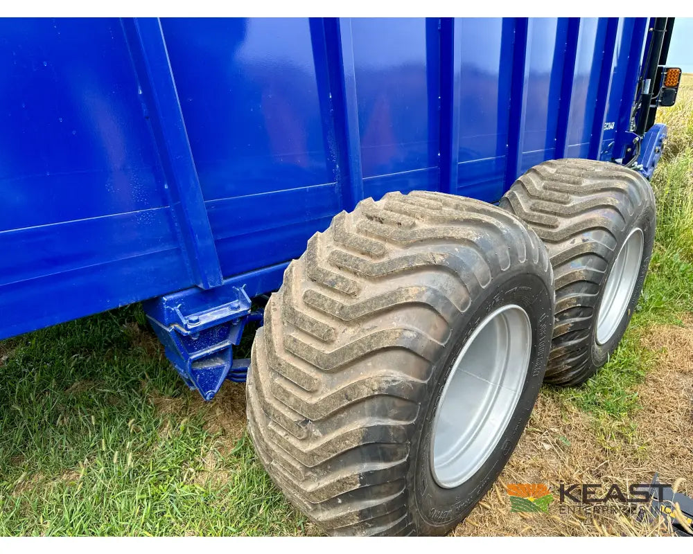 JBS 2648 Manure Spreader – 769 Cu Ft Heaped Capacity Vertical Beaters Manure Spreaders