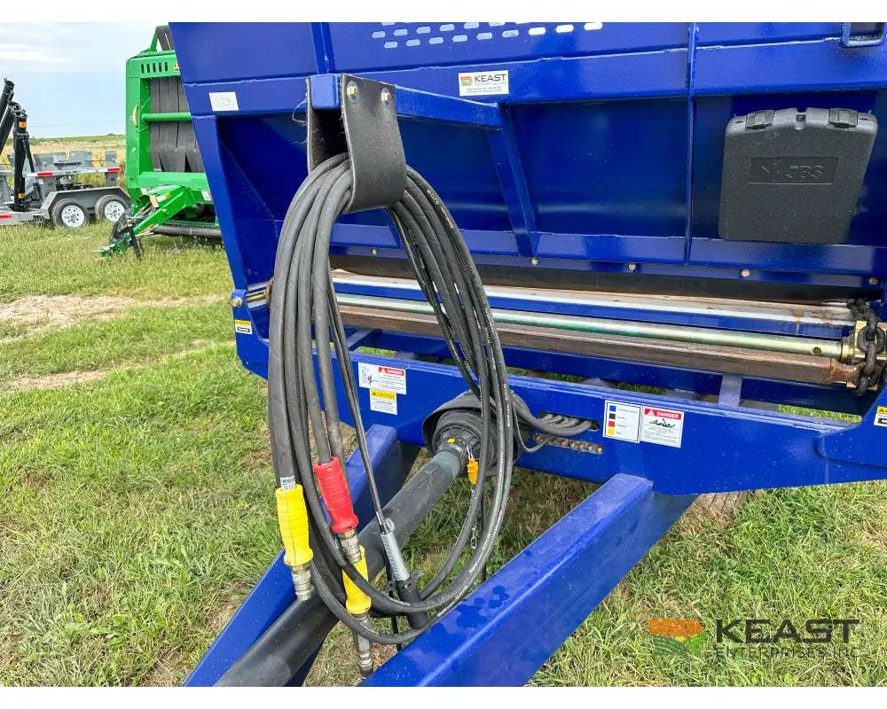 JBS 2648 Manure Spreader – 769 Cu Ft Heaped Capacity Vertical Beaters Manure Spreaders