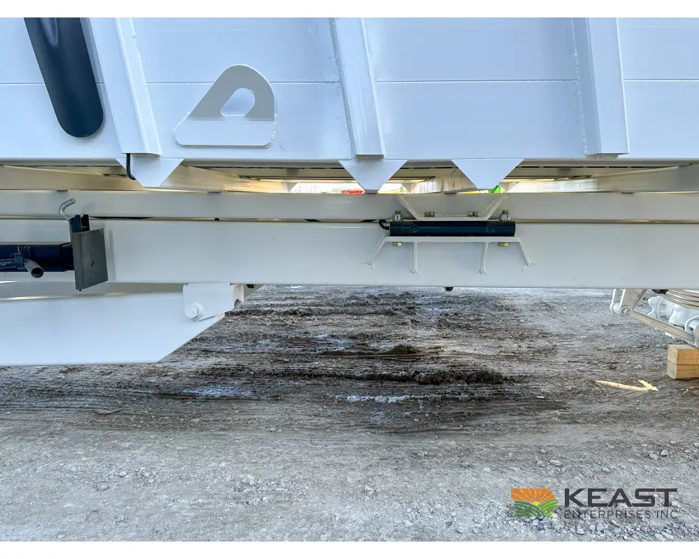 JBS VMWB 3048 Wide Body Manure Spreader 1100 Cu Ft Heaped Capacity Vertical Beaters Manure Spreaders