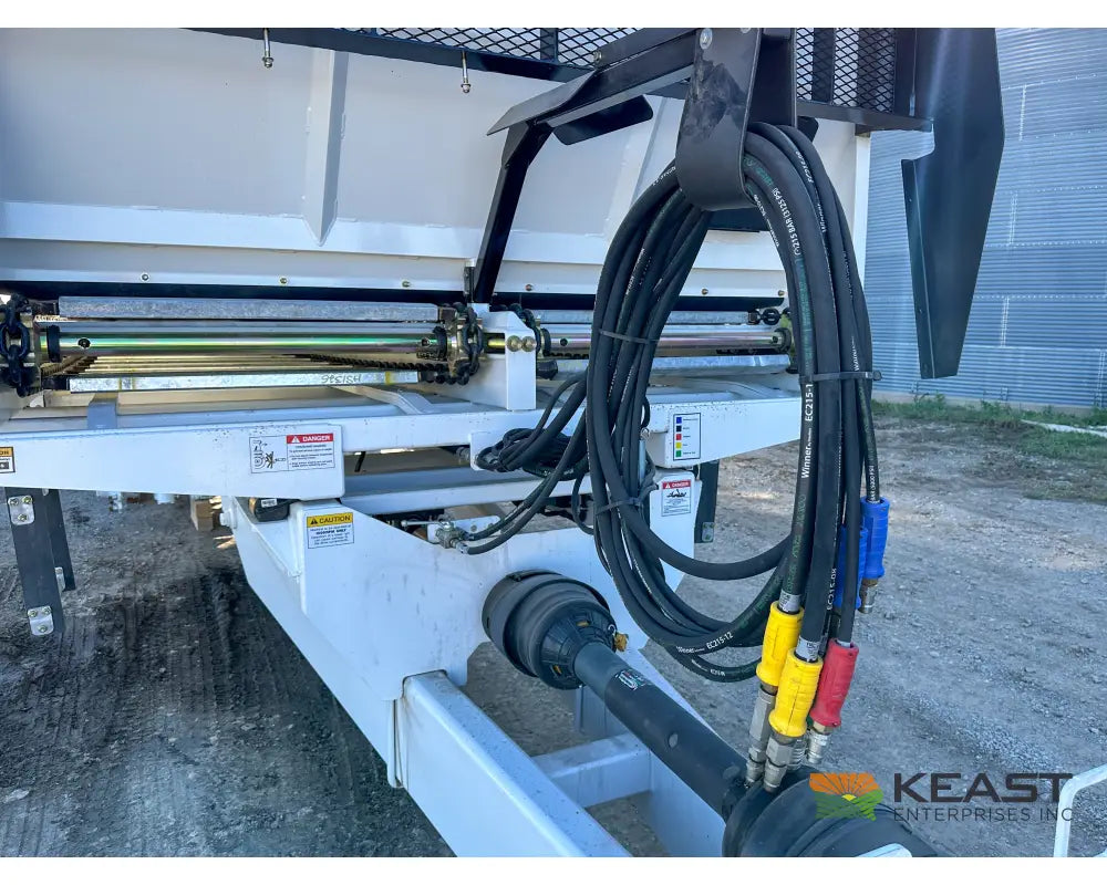 JBS VMWB 3048 Wide Body Manure Spreader 1100 Cu Ft Heaped Capacity Vertical Beaters Manure Spreaders