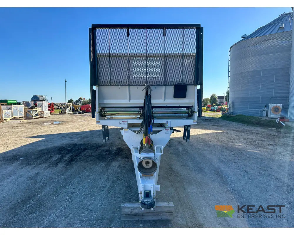 JBS VMWB 3048 Wide Body Manure Spreader 1100 Cu Ft Heaped Capacity Vertical Beaters Manure Spreaders