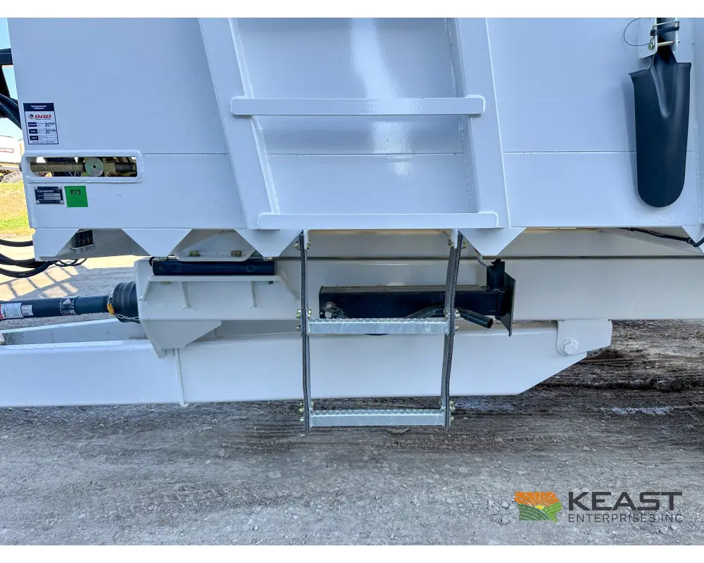 JBS VMWB 3048 Wide Body Manure Spreader 1100 Cu Ft Heaped Capacity Vertical Beaters Manure Spreaders