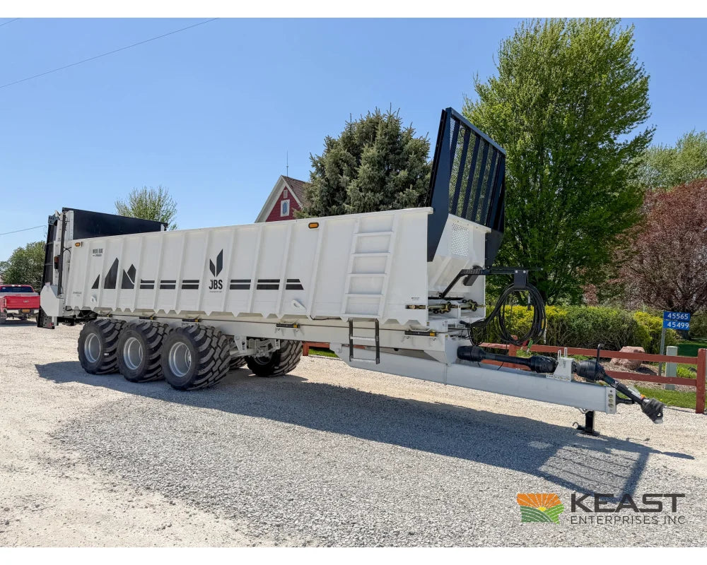 JBS VMWB 3048 Wide Body Manure Spreader 1100 Cu Ft Heaped Capacity Vertical Beaters - Manure Spreaders