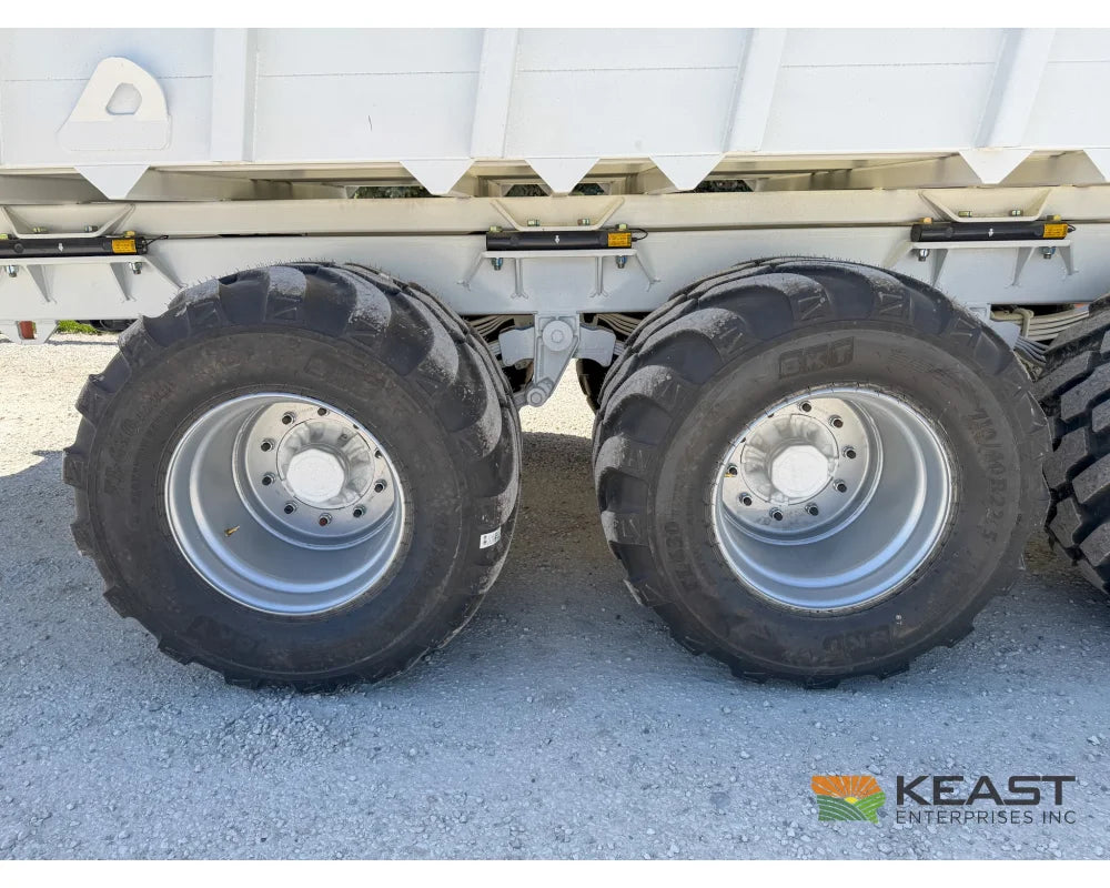 JBS VMWB 3048 Wide Body Manure Spreader 1100 Cu Ft Heaped Capacity Vertical Beaters - Manure Spreaders
