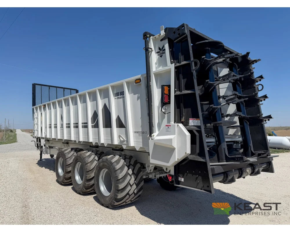JBS VMWB 3048 Wide Body Manure Spreader 1100 Cu Ft Heaped Capacity Vertical Beaters - Manure Spreaders