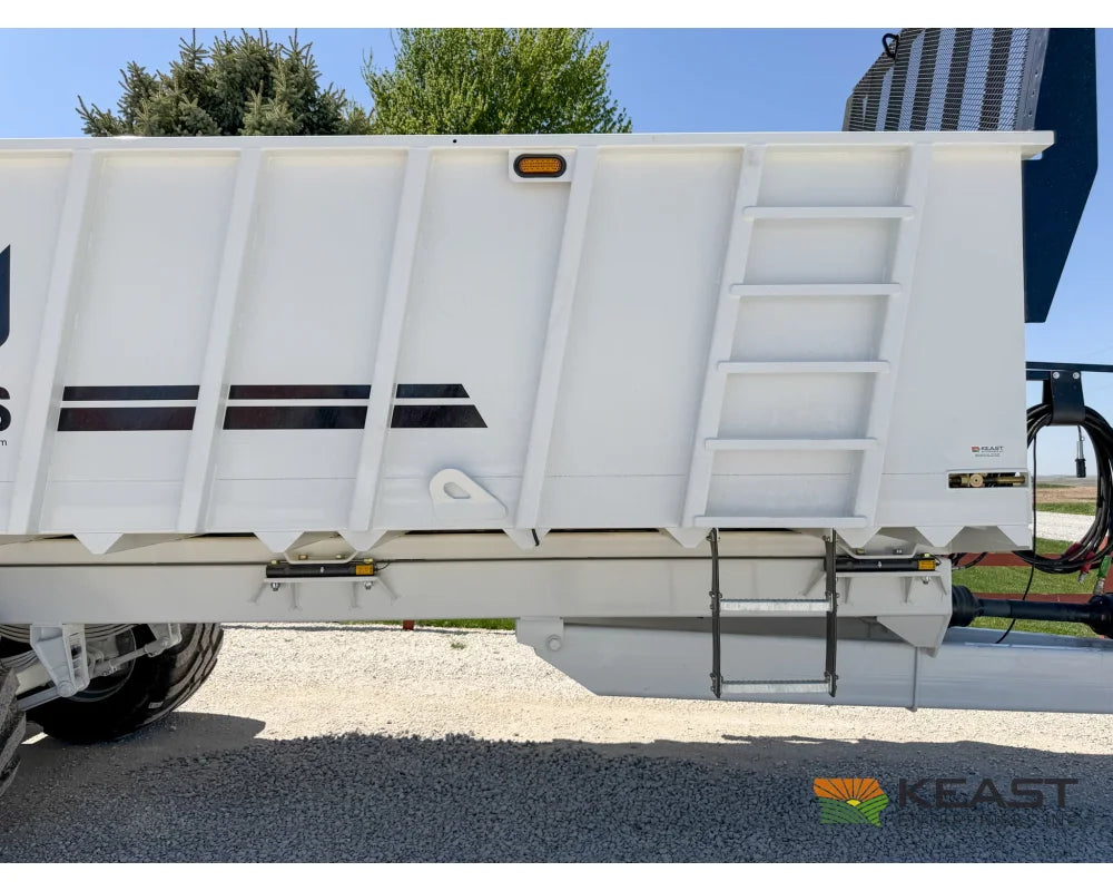 JBS VMWB 3048 Wide Body Manure Spreader 1100 Cu Ft Heaped Capacity Vertical Beaters - Manure Spreaders