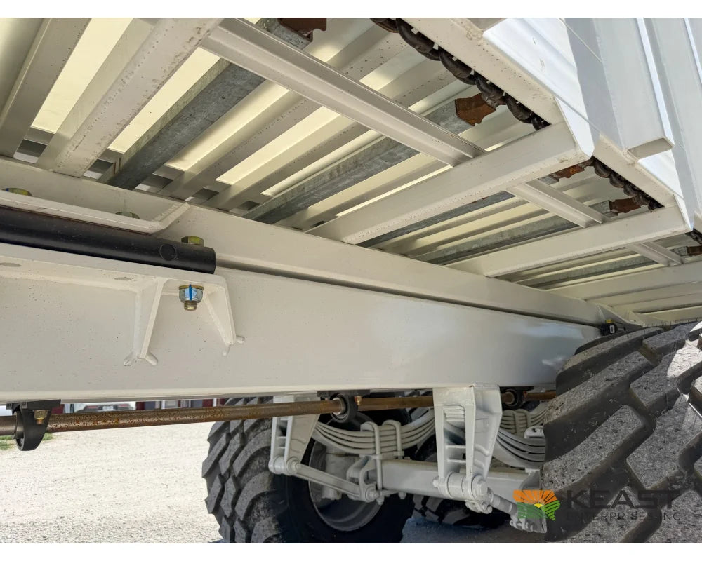 JBS VMWB 3048 Wide Body Manure Spreader 1100 Cu Ft Heaped Capacity Vertical Beaters - Manure Spreaders