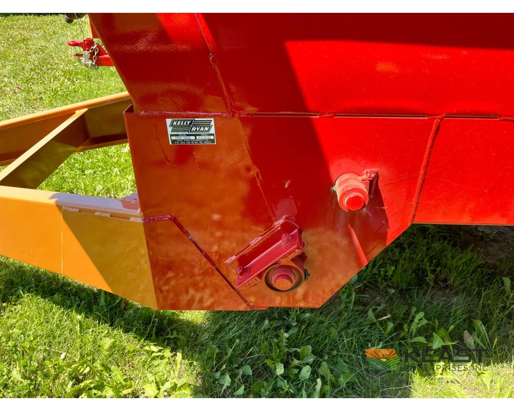 Kelly Ryan 4x10 Feed Wagon - 115 Bushel Capacity 48’’ Discharge Height Fuel Trailers