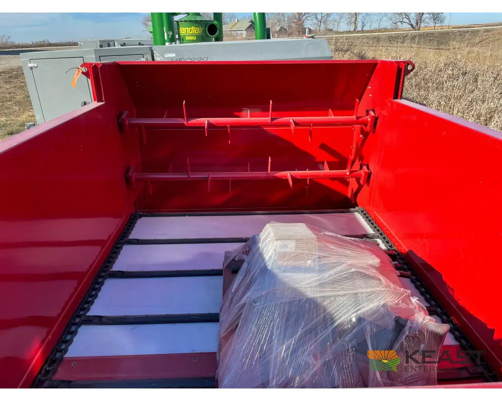 Kelly Ryan 6x8 Truck Mount Feed-R-Wagon - 131 Cu Ft Capacity Hydraulic Drive Feed Wagons