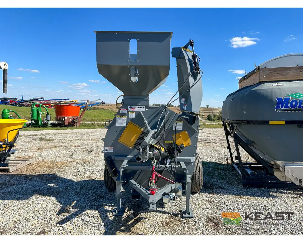 Lankota Corn Cracker Hammer Mill Trailered Up to 2,600 BPH Capacity Hydraulic Chute Control Hammer Mill