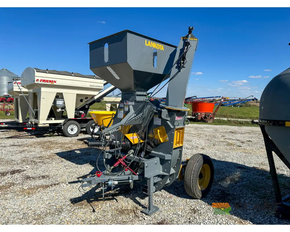 Lankota Corn Cracker Hammer Mill Trailered Up to 2,600 BPH Capacity Hydraulic Chute Control Hammer Mill