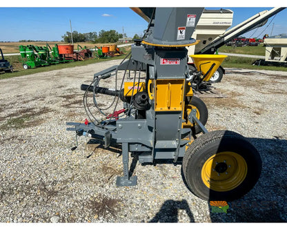 Lankota Corn Cracker Hammer Mill Trailered Up to 2,600 BPH Capacity Hydraulic Chute Control Hammer Mill