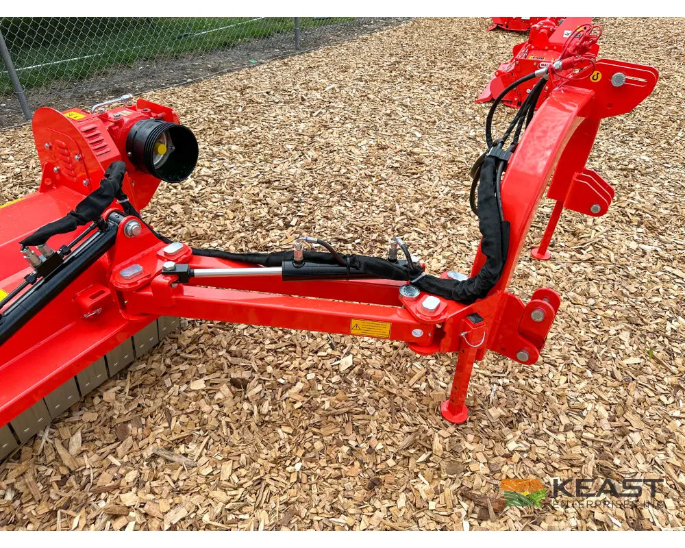 Maschio Giraffa M 120 / 140 / 160 / 180 Side Offset Flail Mowers Hydraulic Offset and Tilt Flail Mowers