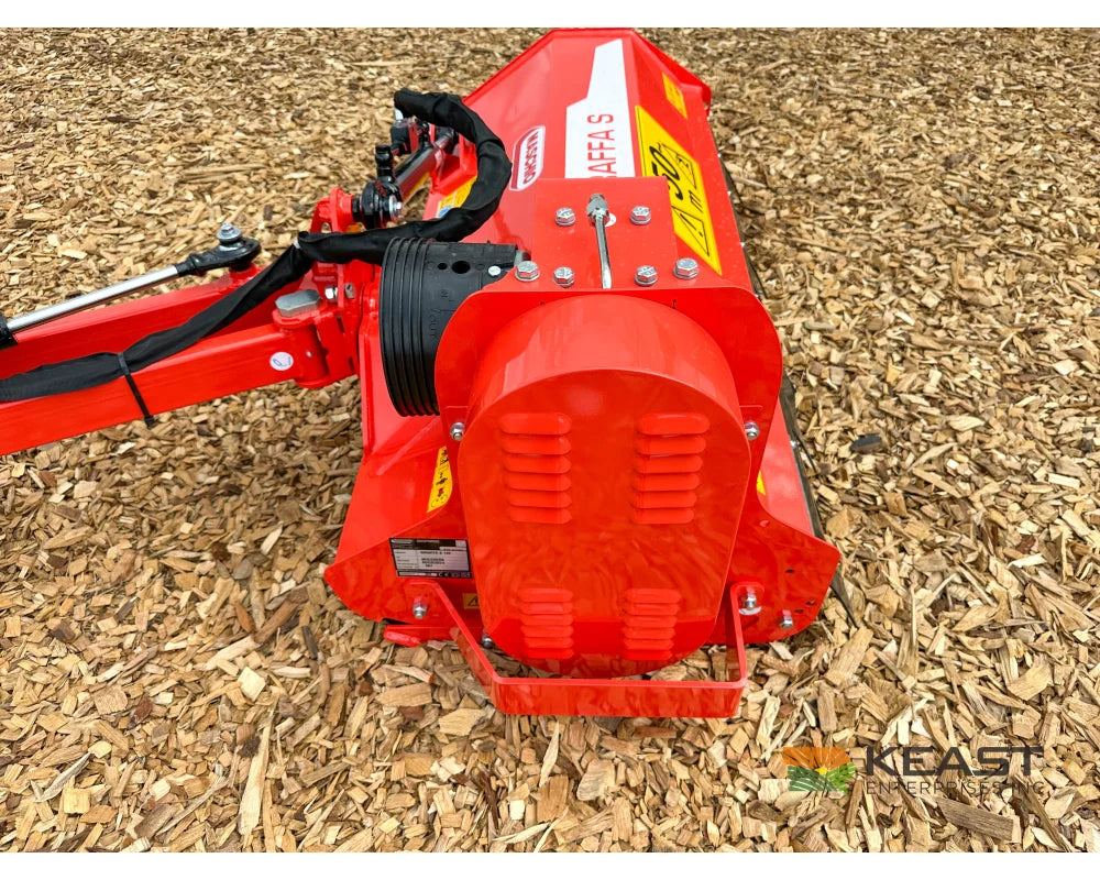 Maschio Giraffa S 120 / 140 / 160 Side Offset Flail Mowers Hydraulic Offset and Tilt Flail Mowers