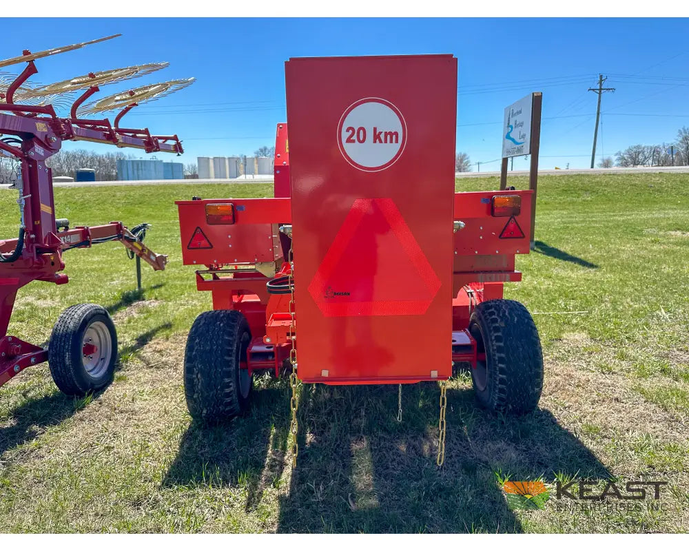 Maschio Pitagora Square Baler - Double Knot String Knotter Hydraulic Pickup Adjustment Square Balers
