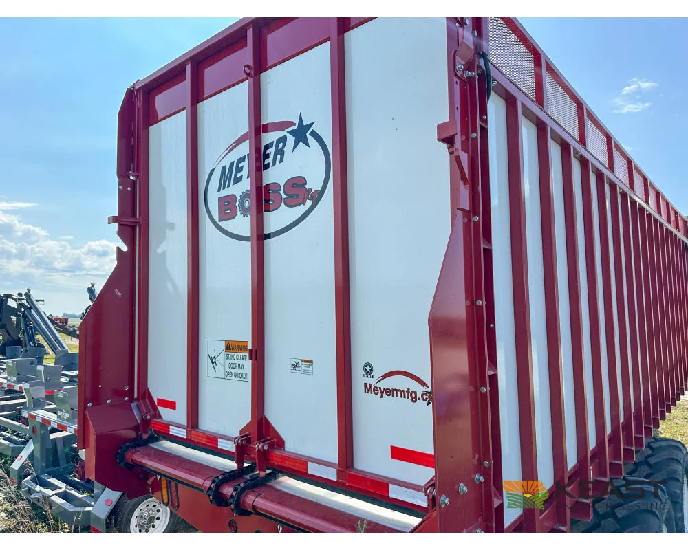 Meyer 8124RT Chainfloor Forage Trailer Rear Unload High Gate Forage Trailers