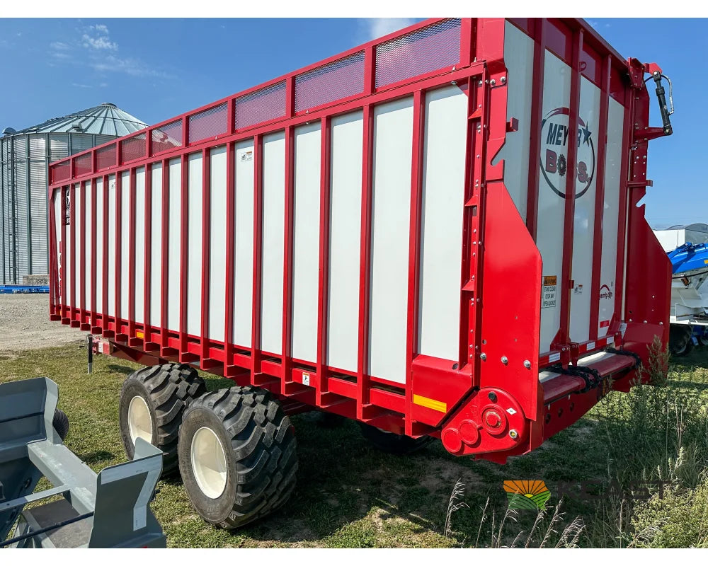 Meyer 8124RT Chainfloor Forage Trailer Rear Unload High Gate Forage Trailers