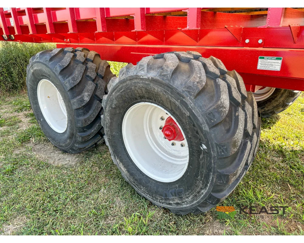 Meyer 8124RT Chainfloor Forage Trailer Rear Unload High Gate Forage Trailers