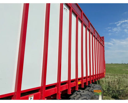 Meyer 8124RT Chainfloor Forage Trailer Rear Unload High Gate Forage Trailers