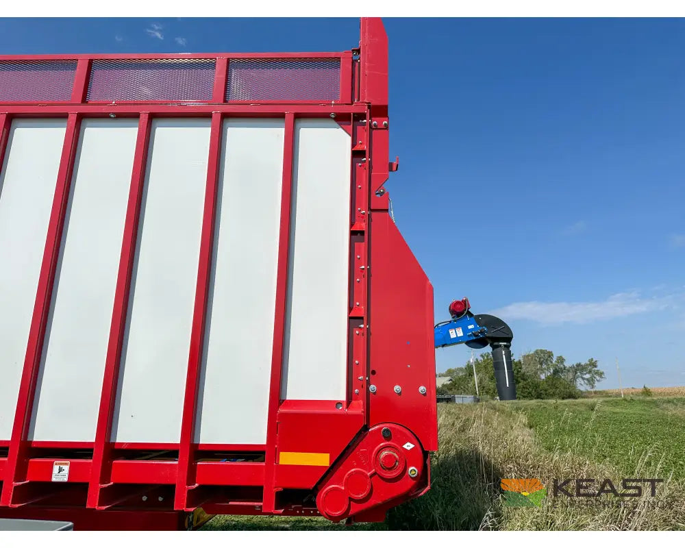 Meyer 8124RT Chainfloor Forage Trailer Rear Unload High Gate Forage Trailers