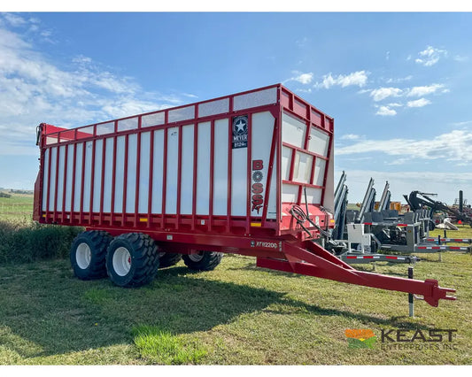 Meyer 8124RT Chainfloor Forage Trailer Rear Unload High Gate Forage Trailers