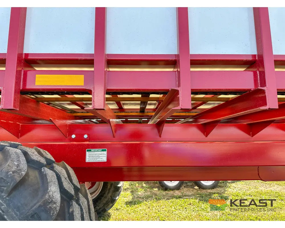 Meyer 8124RT Chainfloor Forage Trailer Rear Unload High Gate Forage Trailers