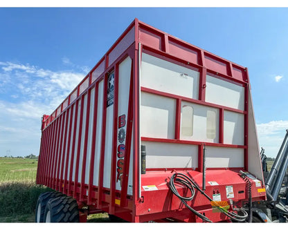 Meyer 8124RT Chainfloor Forage Trailer Rear Unload High Gate Forage Trailers