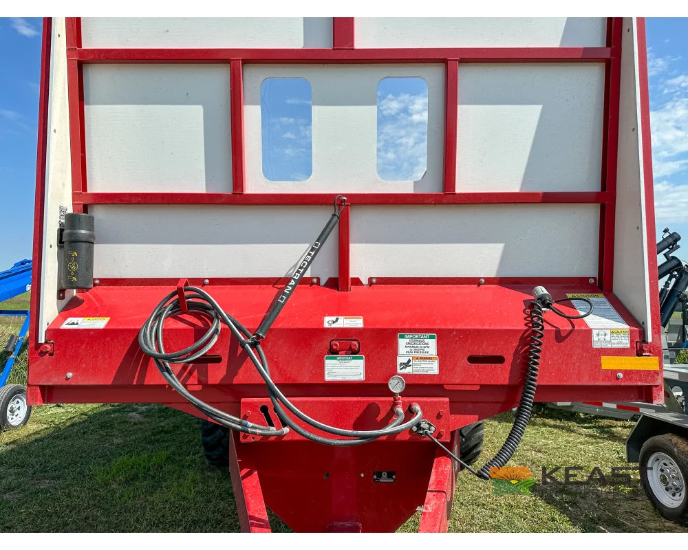 Meyer 8124RT Chainfloor Forage Trailer Rear Unload High Gate Forage Trailers