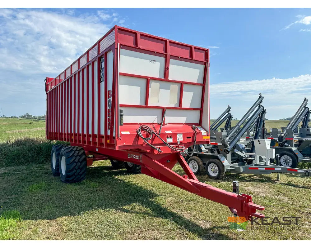 Meyer 8124RT Chainfloor Forage Trailer Rear Unload High Gate Forage Trailers
