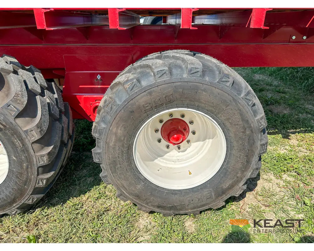 Meyer 8124RT Chainfloor Forage Trailer Rear Unload High Gate Forage Trailers