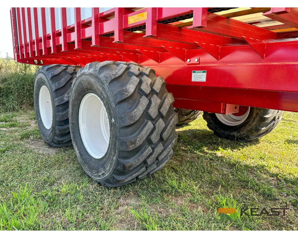 Meyer 8124RT Chainfloor Forage Trailer Rear Unload High Gate Forage Trailers