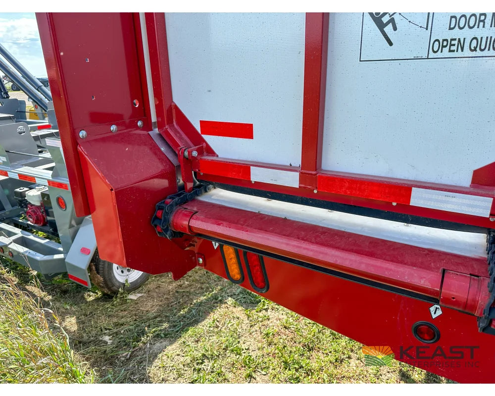 Meyer 8124RT Chainfloor Forage Trailer Rear Unload High Gate Forage Trailers