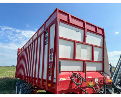 Meyer 8124RT Chainfloor Forage Trailer Rear Unload High Gate Forage Trailers
