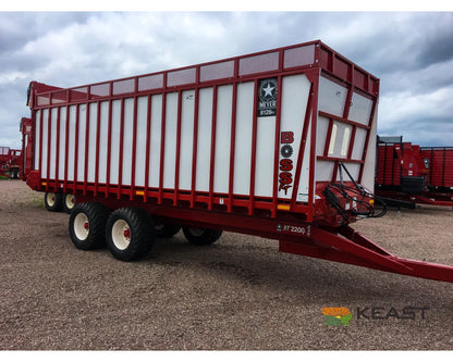 Meyer 8126RT Chainfloor Forage Trailer Rear Unload High Gate Forage Trailers