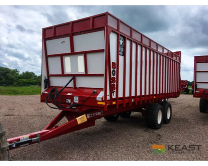 Meyer 8126RT Chainfloor Forage Trailer Rear Unload High Gate Forage Trailers