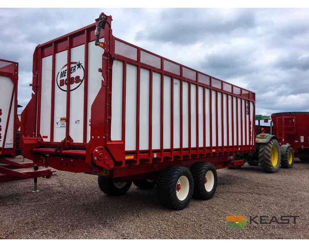 Meyer 8126RT Chainfloor Forage Trailer Rear Unload High Gate Forage Trailers