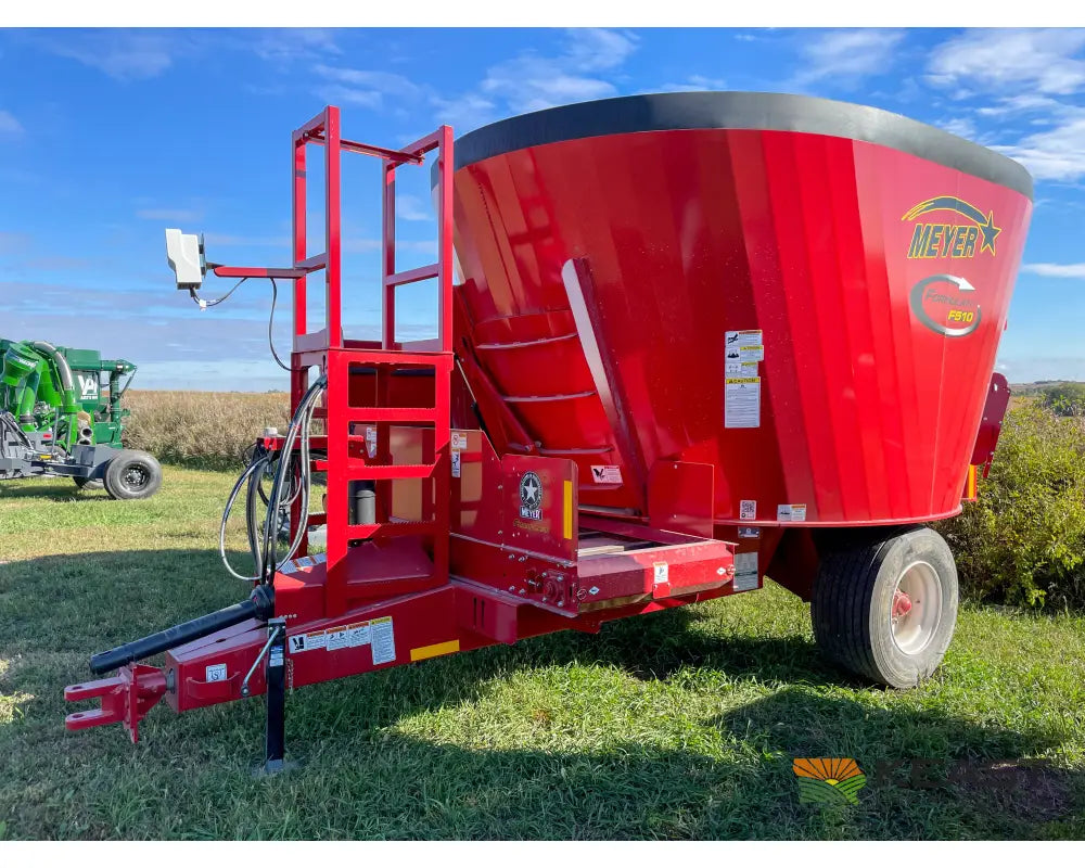 Meyer F510 Pro Feed Wagon 570 Cu Ft Capacity 4’ Conveyor 640XL Scale Feed Wagons