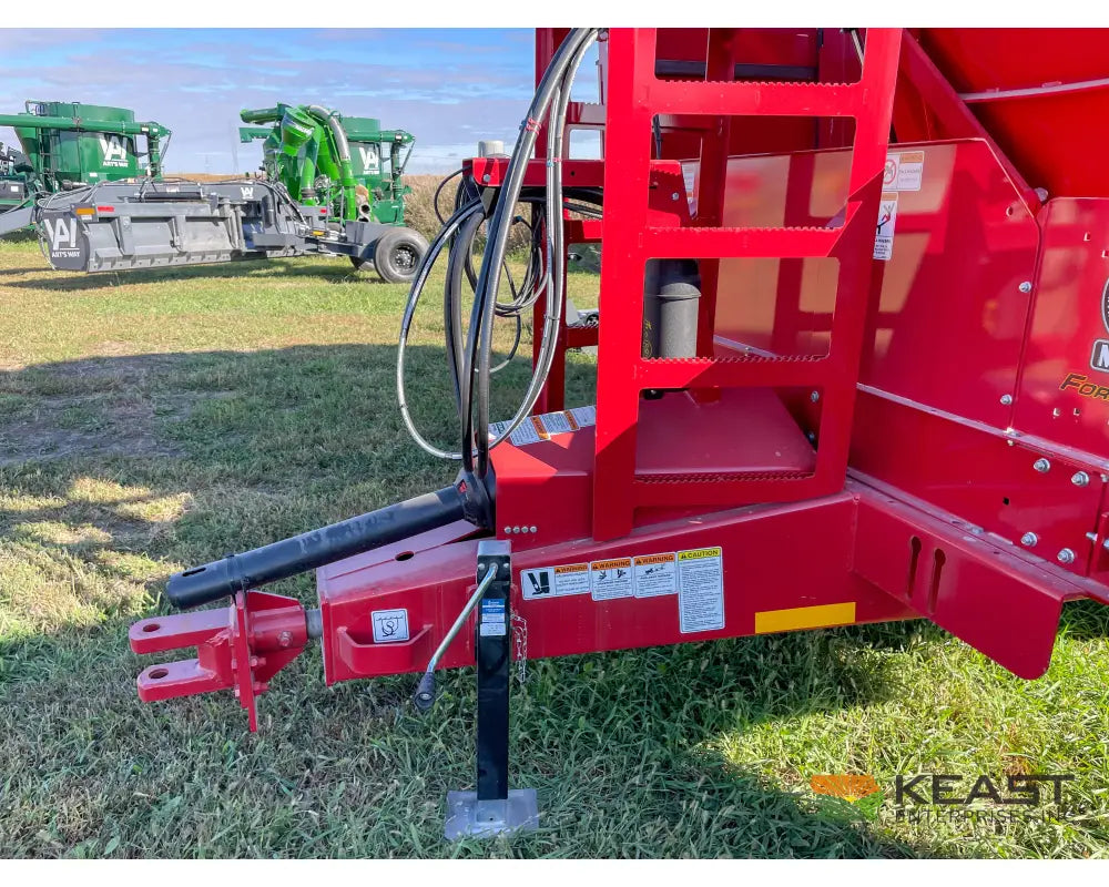 Meyer F510 Pro Feed Wagon 570 Cu Ft Capacity 4’ Conveyor 640XL Scale Feed Wagons