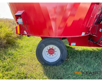 Meyer F510 Pro Feed Wagon 570 Cu Ft Capacity 4’ Conveyor 640XL Scale Feed Wagons