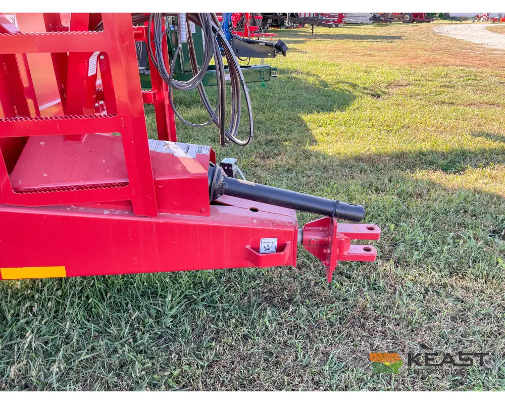 Meyer F510 Pro Feed Wagon 570 Cu Ft Capacity 4’ Conveyor 640XL Scale Feed Wagons