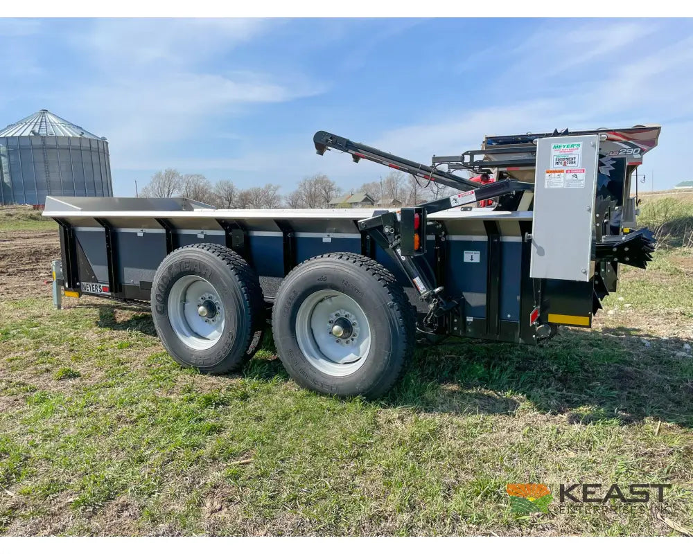 Meyers M350 Manure Spreader 162 Cu Ft Capacity Struck Poly Floor Horizontal Beaters Manure Spreaders