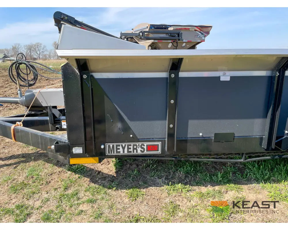 Meyers M350 Manure Spreader 162 Cu Ft Capacity Struck Poly Floor Horizontal Beaters Manure Spreaders