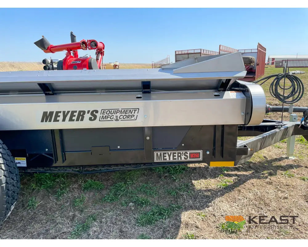Meyers M350 Manure Spreader 162 Cu Ft Capacity Struck Poly Floor Horizontal Beaters Manure Spreaders