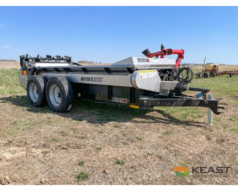 Meyers M350 Manure Spreader 162 Cu Ft Capacity Struck Poly Floor Horizontal Beaters Manure Spreaders