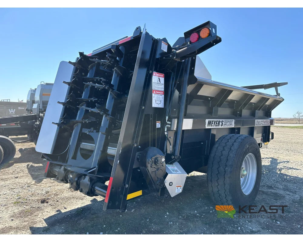 Meyers VB185 Manure Spreader 185 Cu Ft Capacity Struck Poly Floor Manure Spreaders