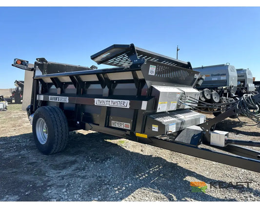 Meyers VB185 Manure Spreader 185 Cu Ft Capacity Struck Poly Floor Manure Spreaders