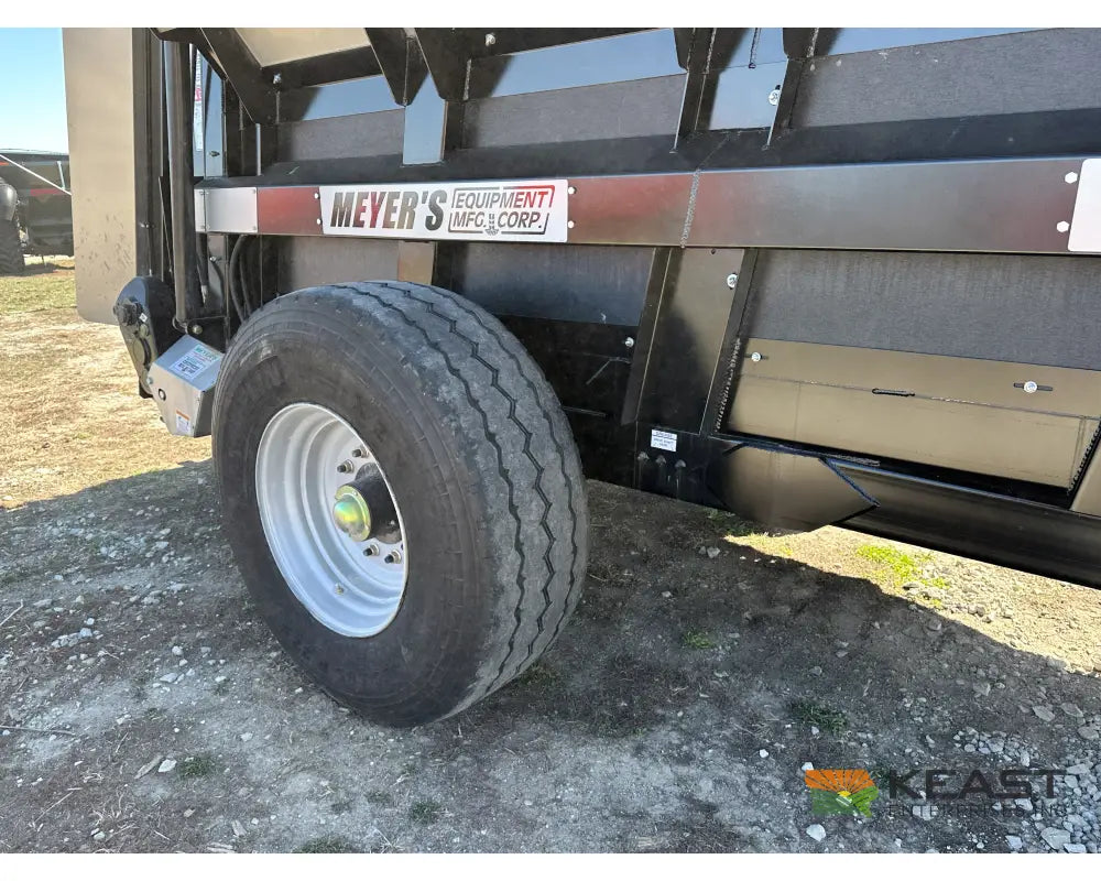 Meyers VB185 Manure Spreader 185 Cu Ft Capacity Struck Poly Floor Manure Spreaders